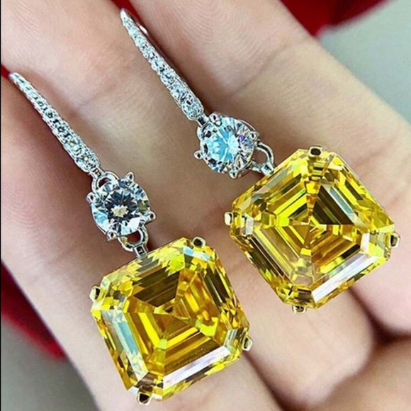 18 Karat Yellow Cubic Zirconia Earrings - Picture 2 of 6
